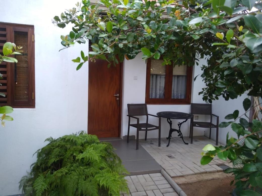 Bed & Breakfast Suriya Arana 2*