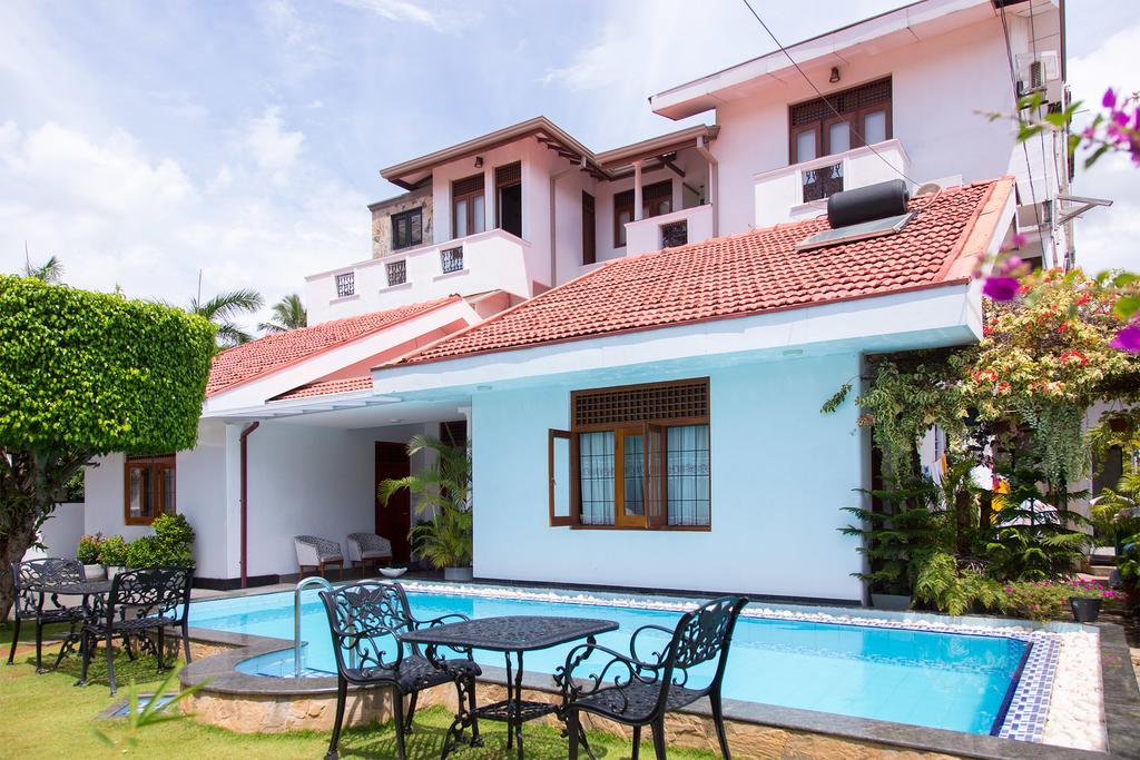 Bed & Breakfast Suriya Arana 2*